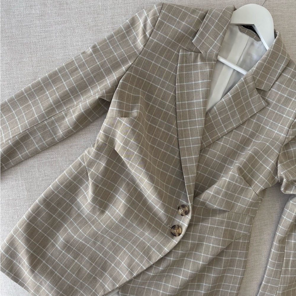 Elie Tahari blazer